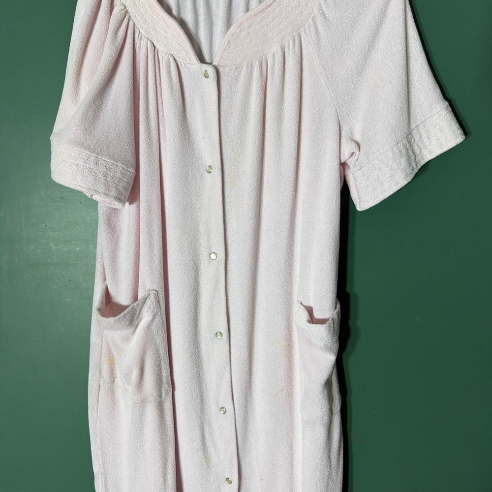 Vintage Granada Pink Terry Cloth Robe Pockets Short Sleeve Snap Front Loungewear